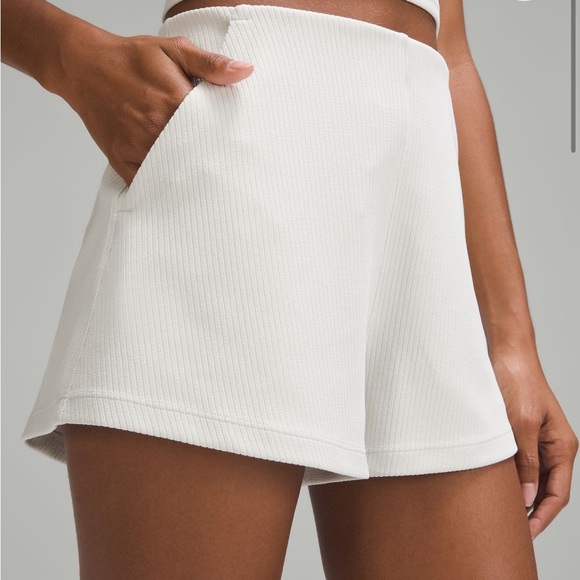 lululemon athletica Pants - 🤍 Lululemon size 0 Ribbed Softstreme high rise short 2”🤍